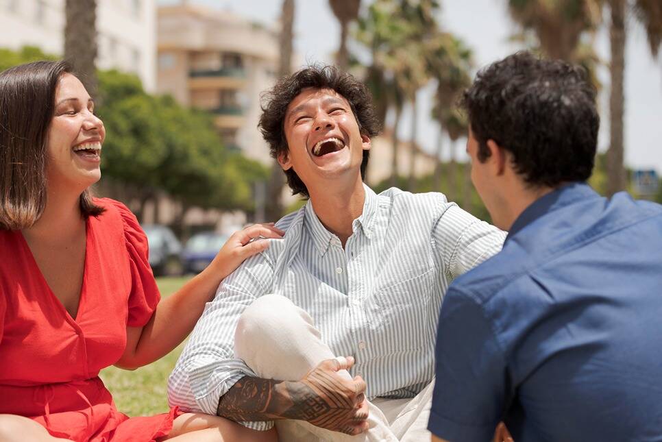 close-up-happy-friends-laughing